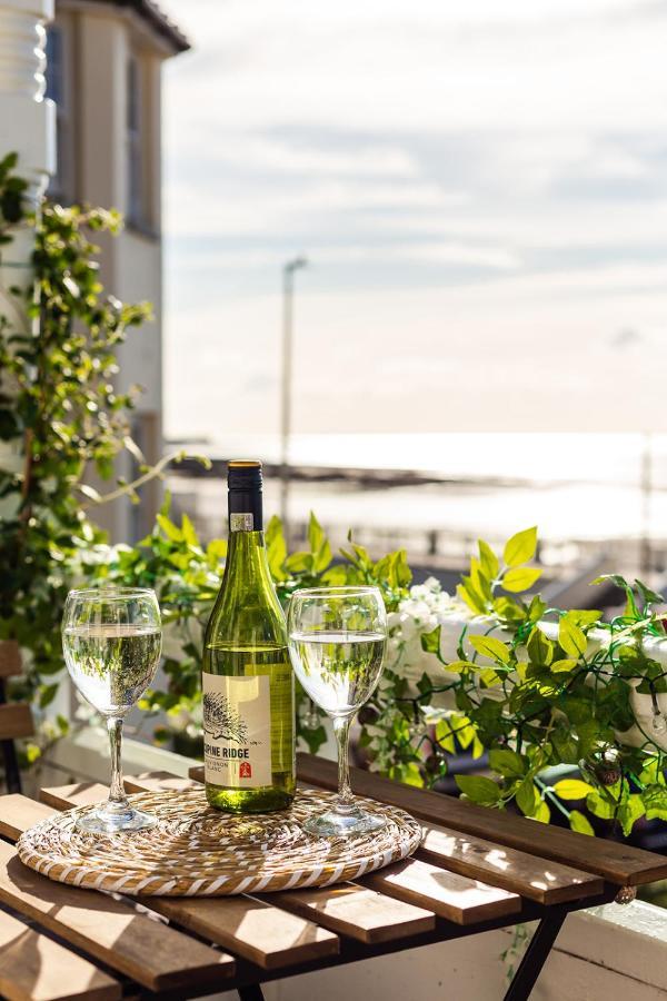A View Of The Bay- Panoramic Sea Views- Sleeps 4 Apartment Westgate-on-Sea Bagian luar foto