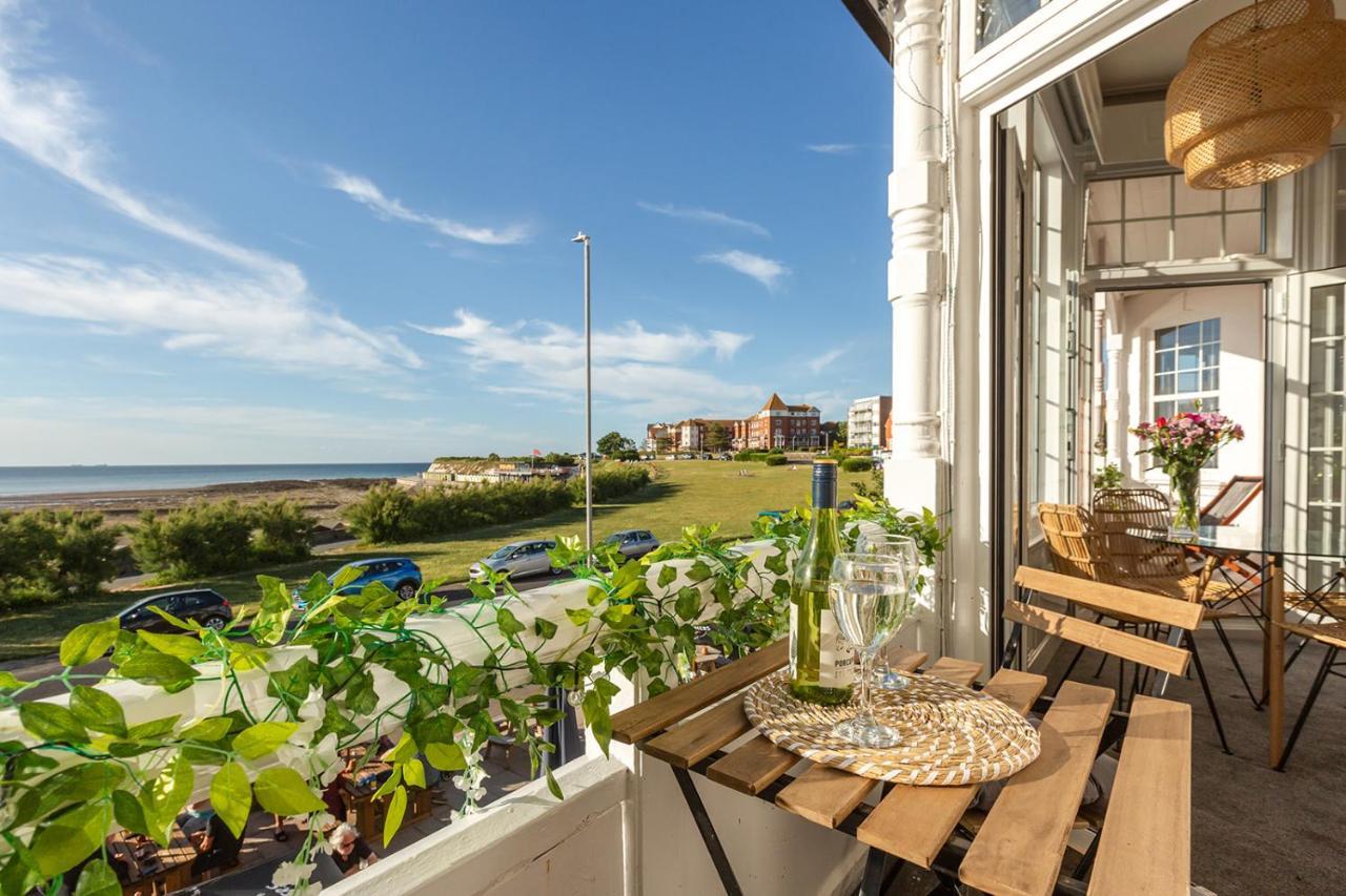 A View Of The Bay- Panoramic Sea Views- Sleeps 4 Apartment Westgate-on-Sea Bagian luar foto