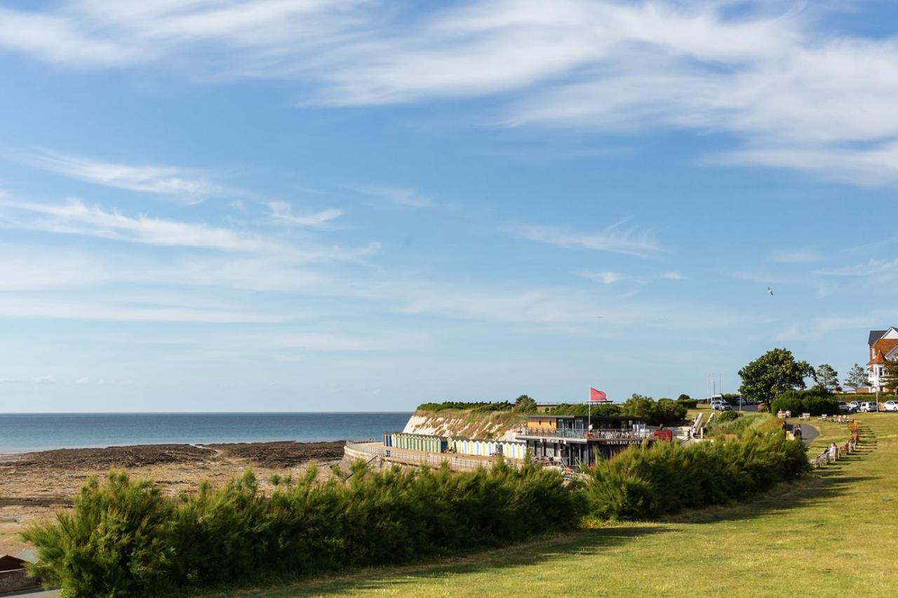 A View Of The Bay- Panoramic Sea Views- Sleeps 4 Apartment Westgate-on-Sea Bagian luar foto