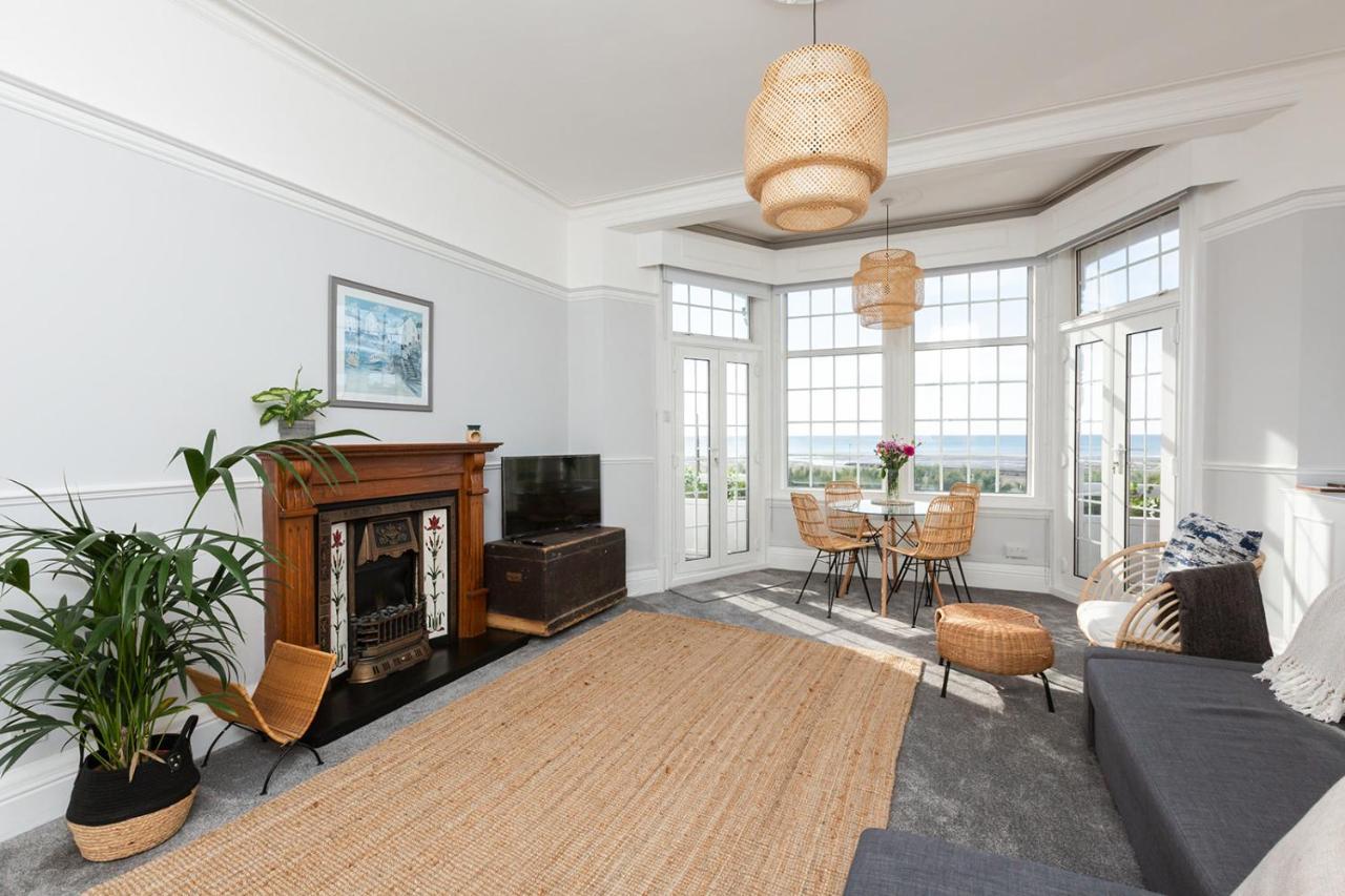 A View Of The Bay- Panoramic Sea Views- Sleeps 4 Apartment Westgate-on-Sea Bagian luar foto