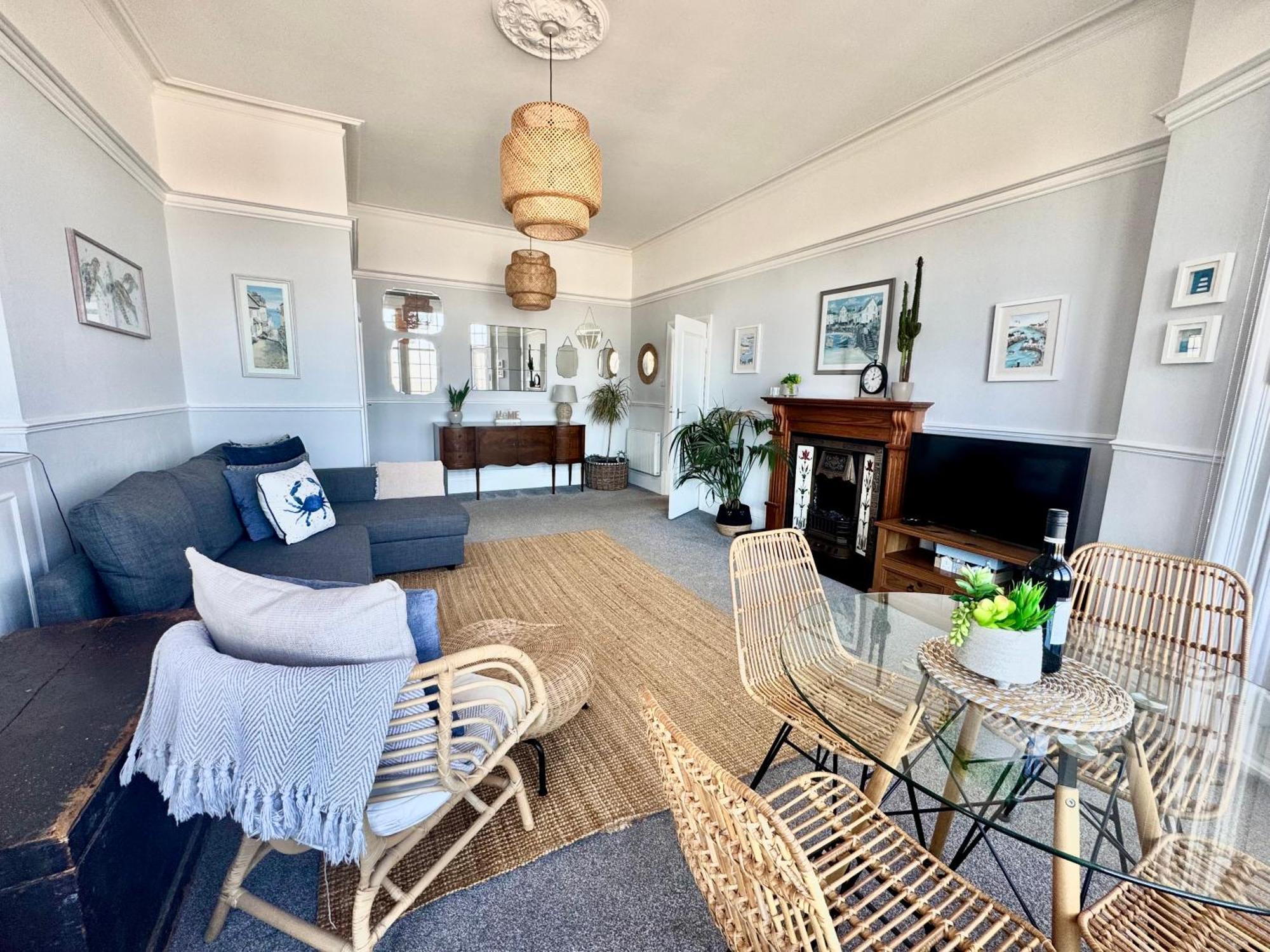 A View Of The Bay- Panoramic Sea Views- Sleeps 4 Apartment Westgate-on-Sea Bagian luar foto