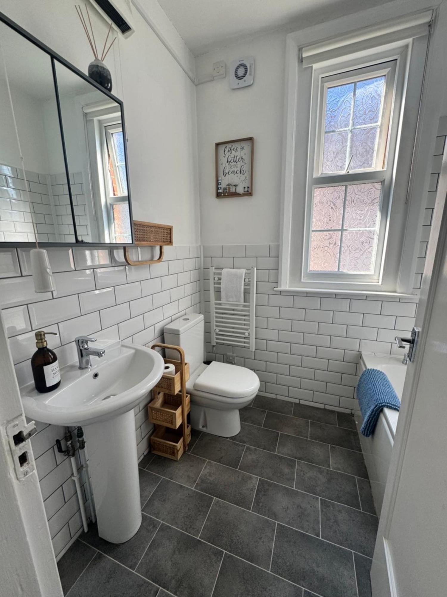 A View Of The Bay- Panoramic Sea Views- Sleeps 4 Apartment Westgate-on-Sea Bagian luar foto